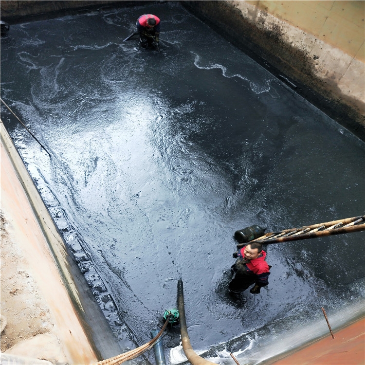 前海街道废水池清理